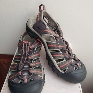 KEEN Newport h2 Women's Grey and Coral Sandal 7